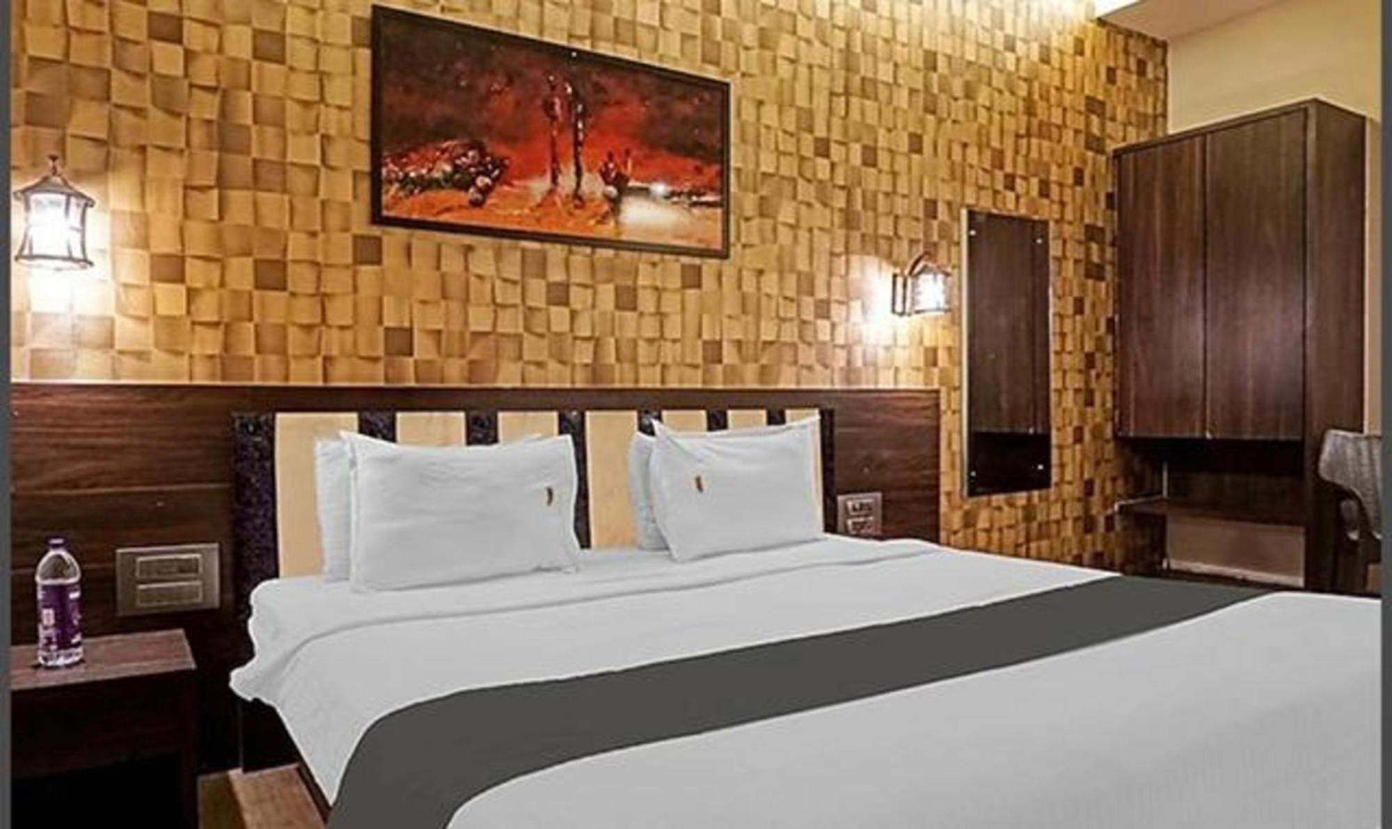 Отель Omkar Executive Yerandwane Экстерьер фото