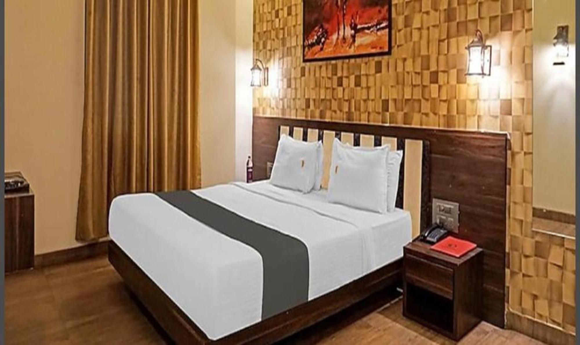 Отель Omkar Executive Yerandwane Экстерьер фото