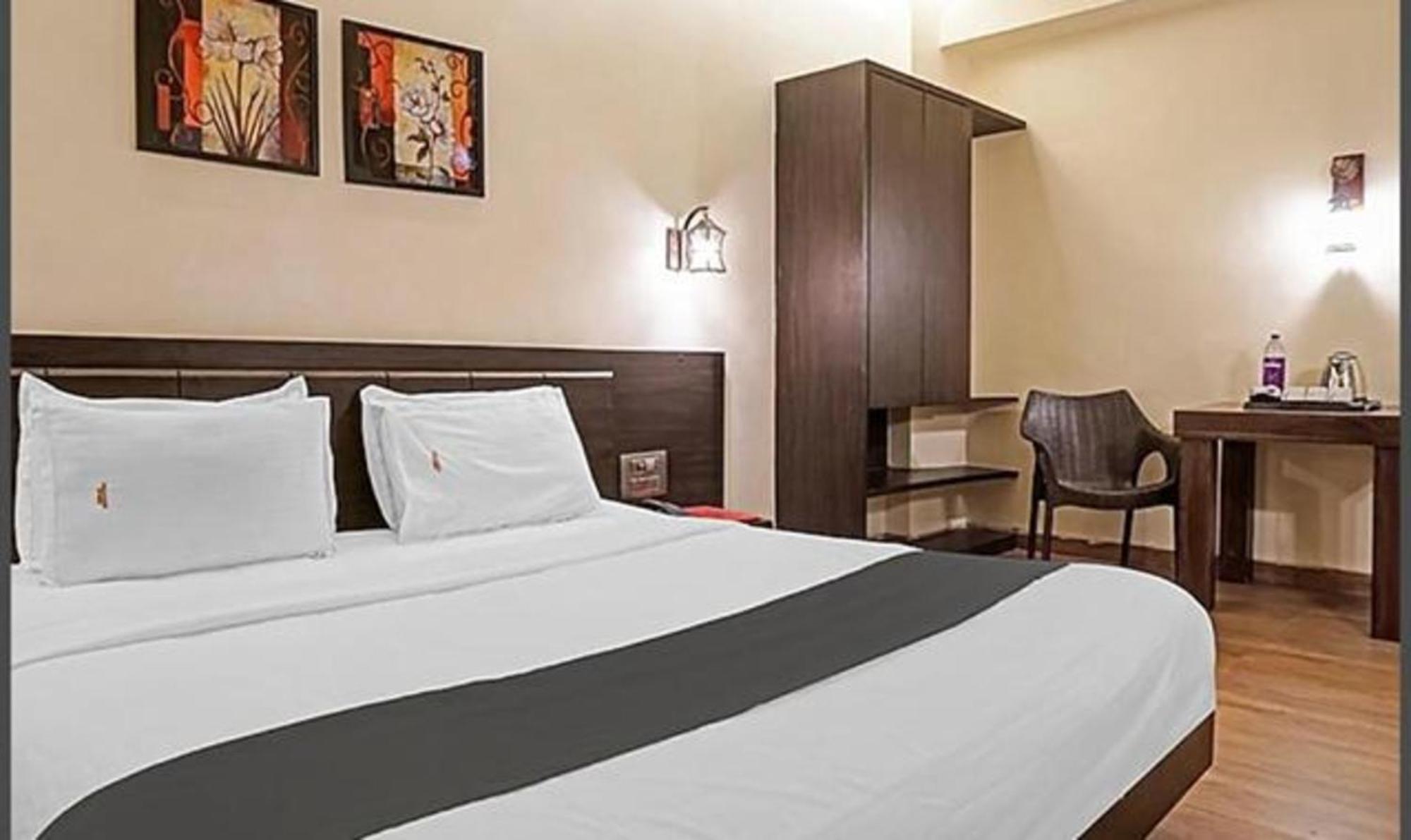 Отель Omkar Executive Yerandwane Экстерьер фото