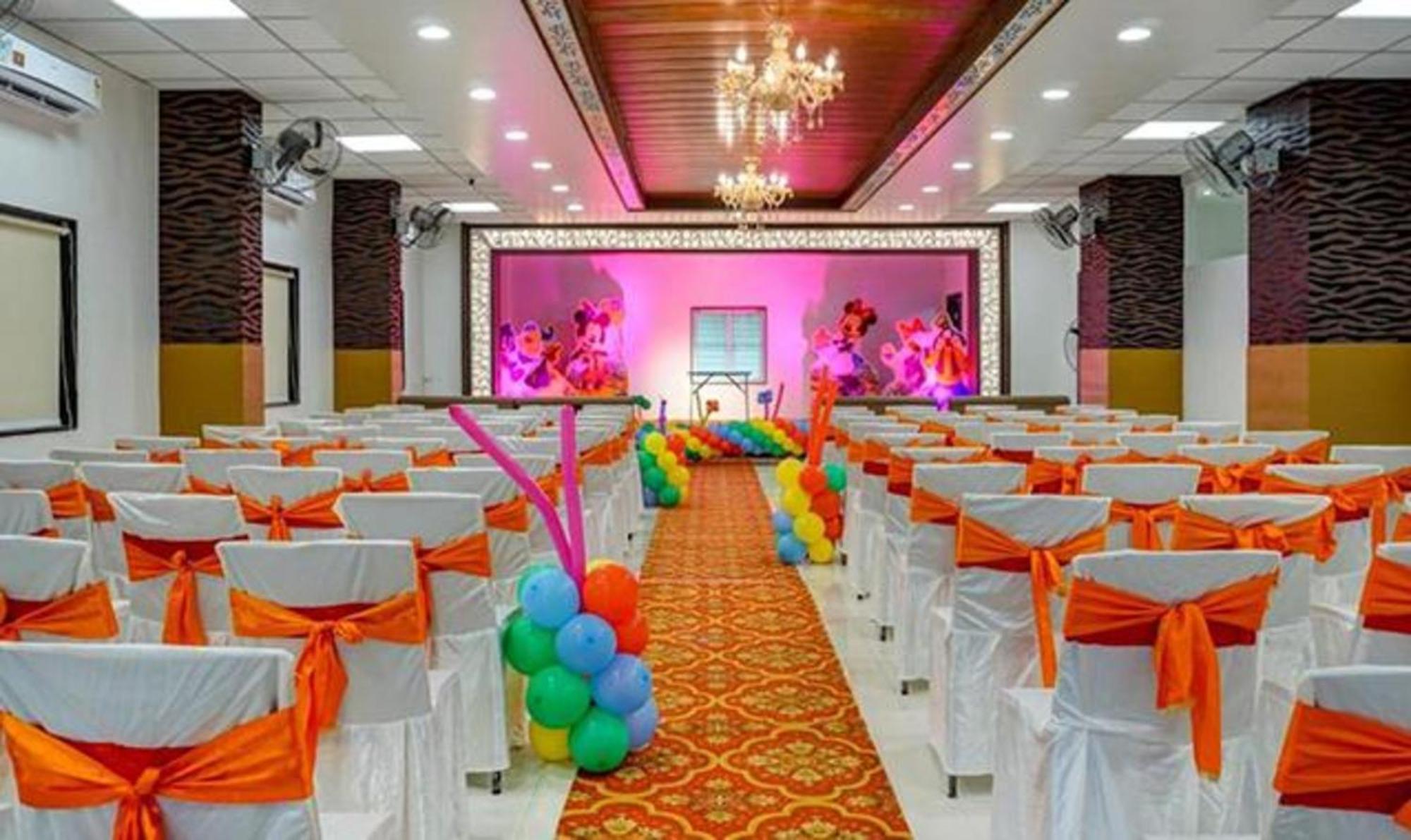 Отель Omkar Executive Yerandwane Экстерьер фото