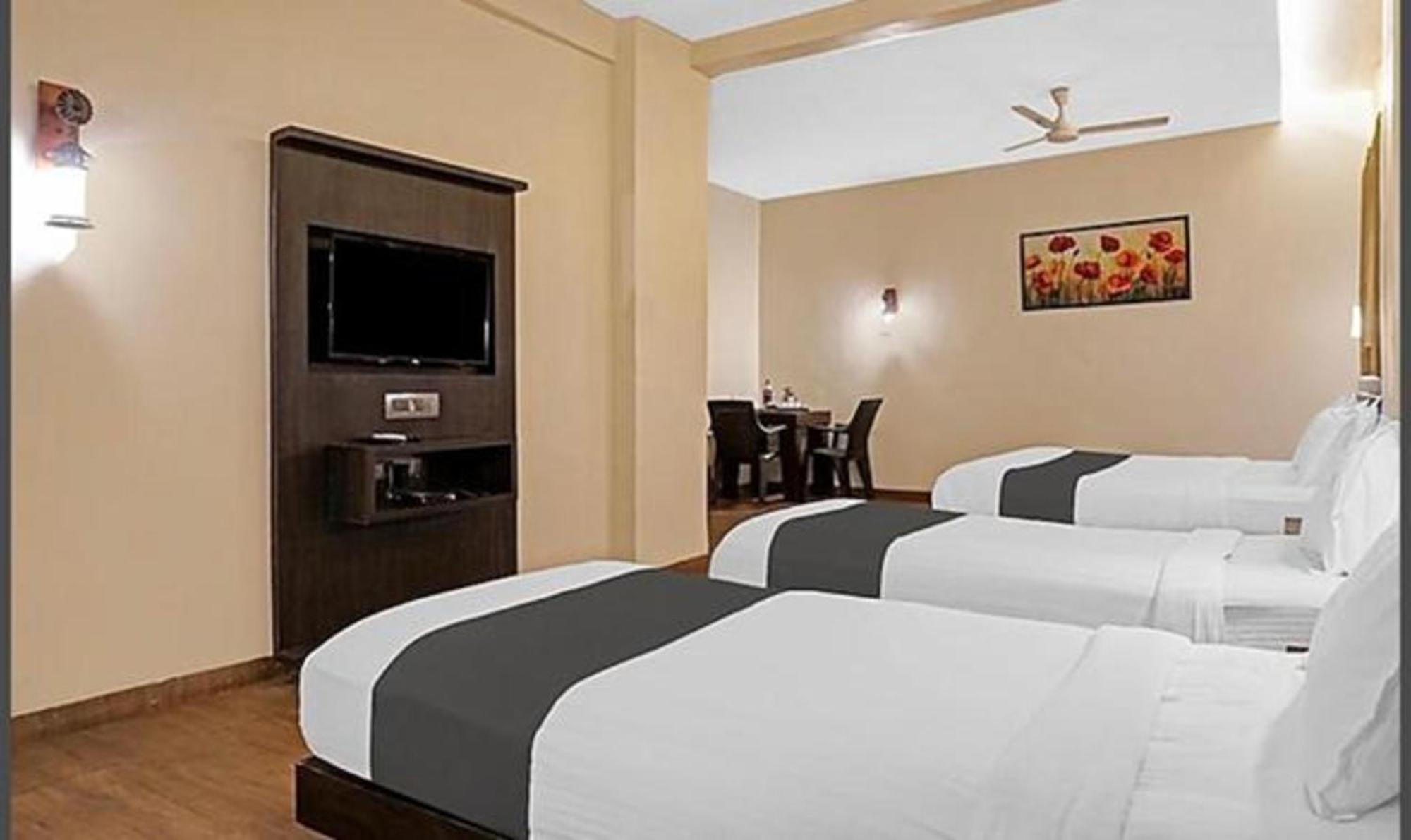Отель Omkar Executive Yerandwane Экстерьер фото