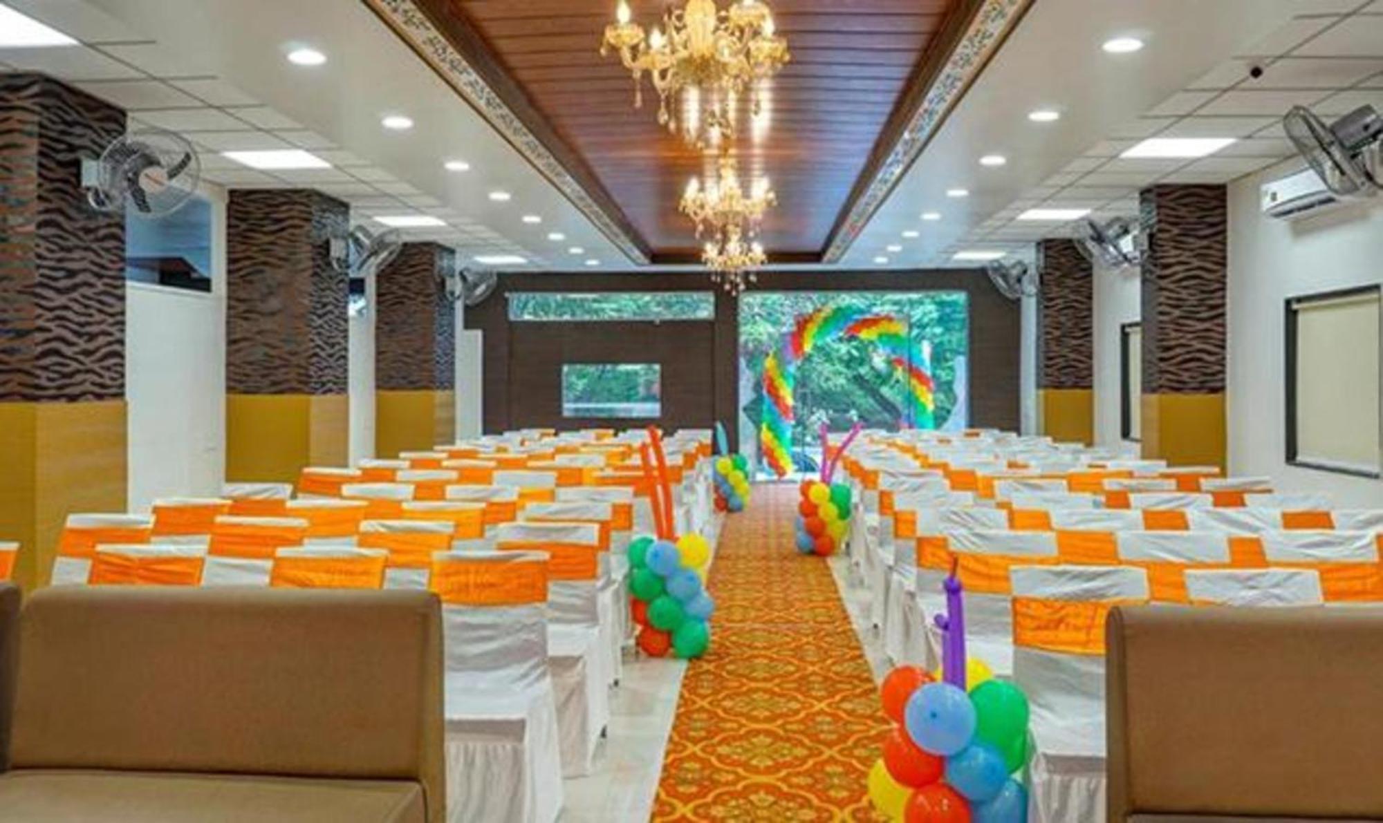 Отель Omkar Executive Yerandwane Экстерьер фото