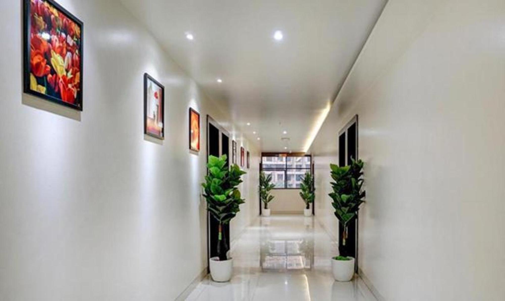 Отель Omkar Executive Yerandwane Экстерьер фото
