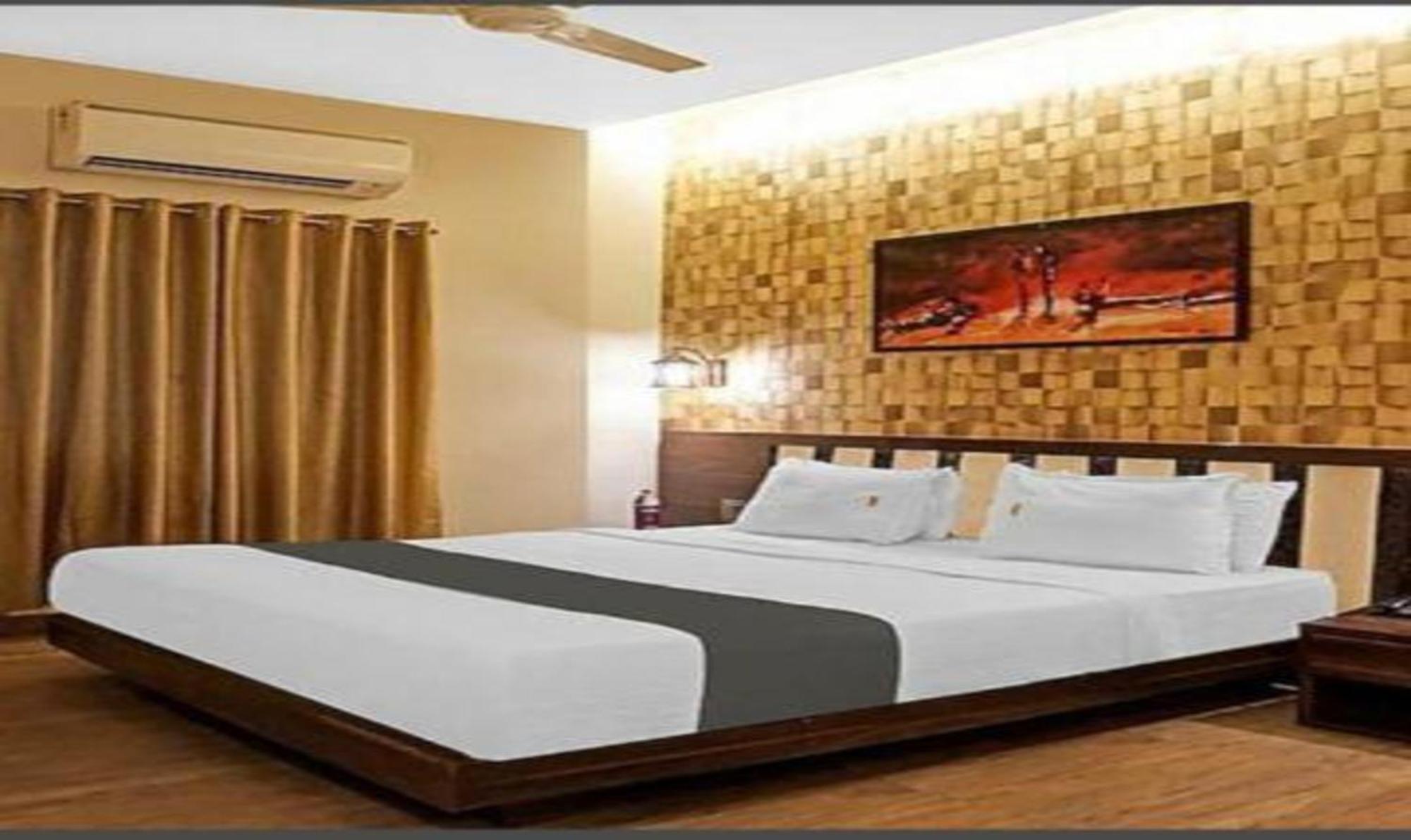 Отель Omkar Executive Yerandwane Экстерьер фото