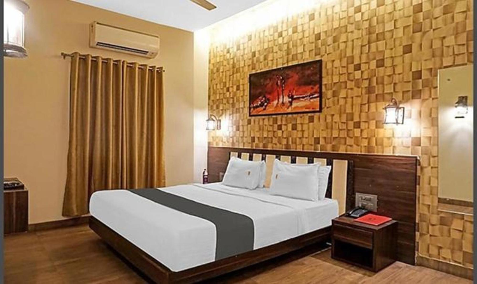Отель Omkar Executive Yerandwane Экстерьер фото