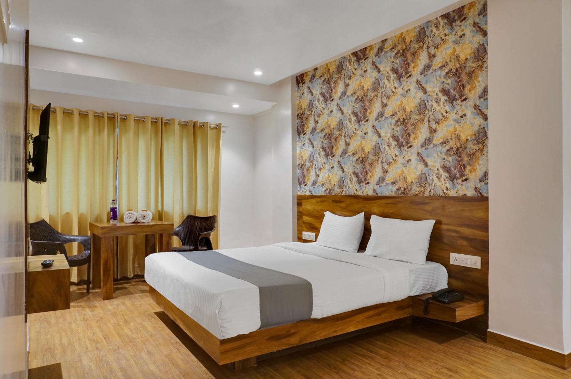 Отель Omkar Executive Yerandwane Экстерьер фото